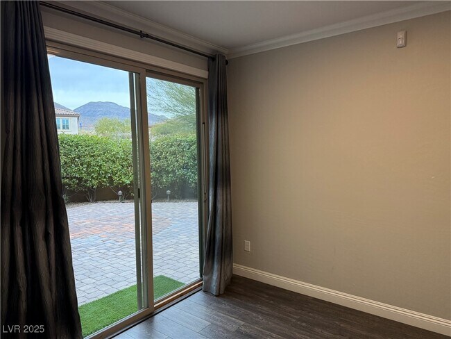 Building Photo - 304 Rezzo St