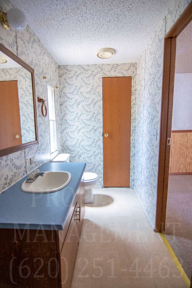 Building Photo - 2-Bed 2-Bath
