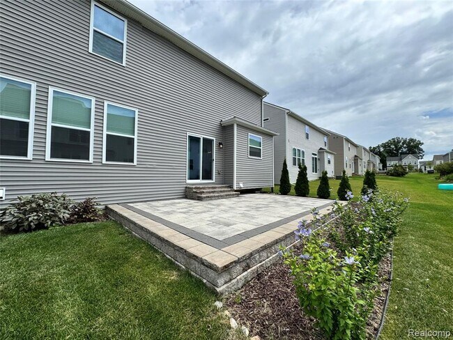Building Photo - 278 Springview St