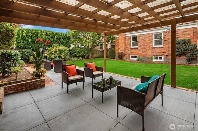 Building Photo - 5035 47th Ave NE