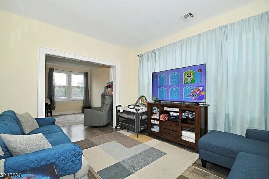 Building Photo - 215 W Saint Georges Ave