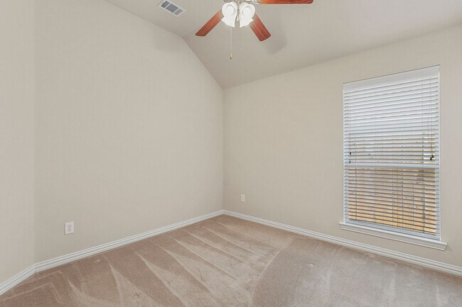 Building Photo - Gorgeous 3 Bedroom 2 Bathroom Home in North Garland!