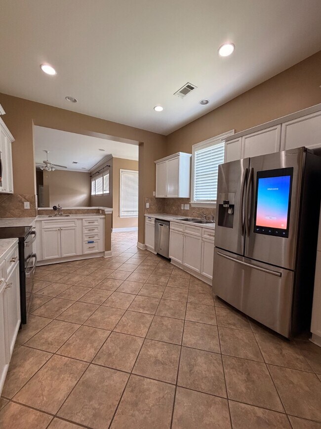 Building Photo - 9342 Wrens Way