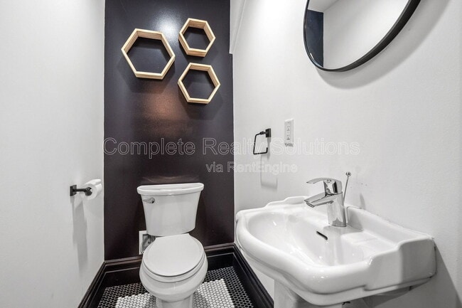 Building Photo - 2106 Cherokee St