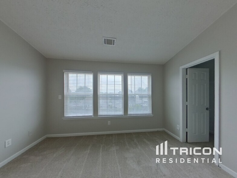 Building Photo - 1740 Courtyard Ln