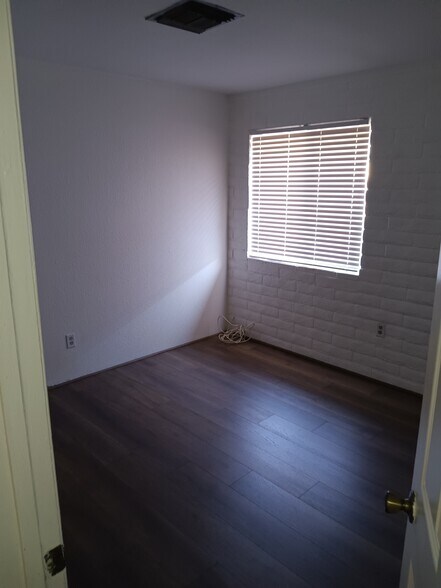 Building Photo - 2511 N Fair Oaks Ave