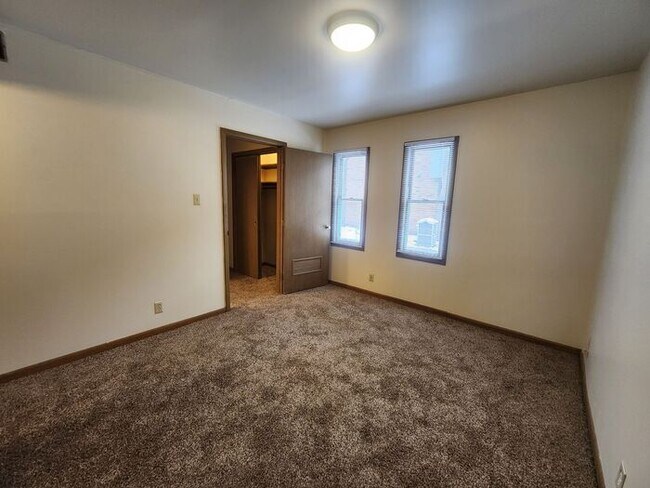 Building Photo - 1 Bedroom Court Yard Level Apartment