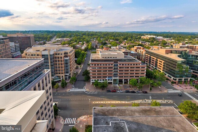 Building Photo - 851 N Glebe Rd