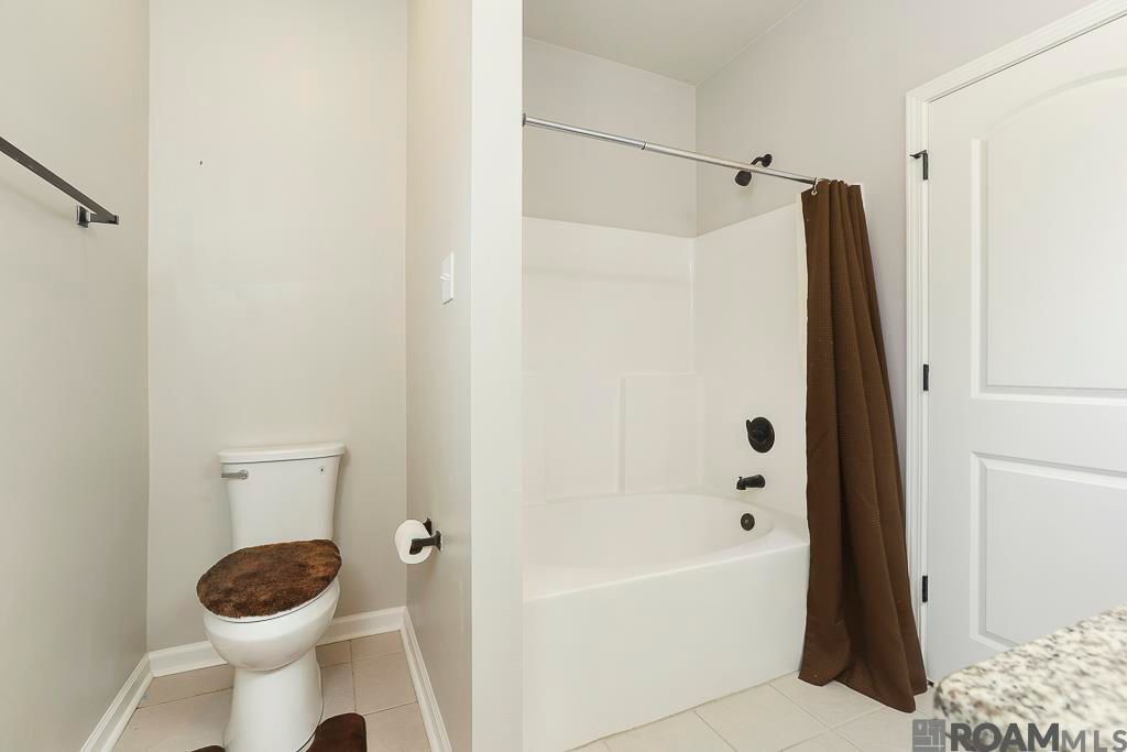 Building Photo - 18317 Sunset Park Dr