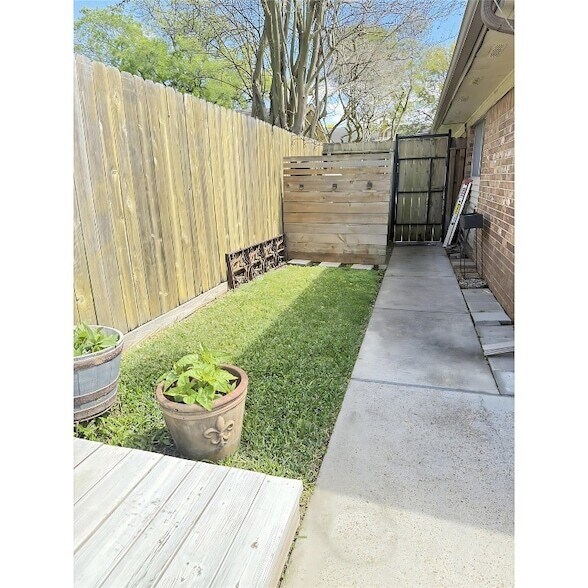 Building Photo - 1435 Silverpines Rd