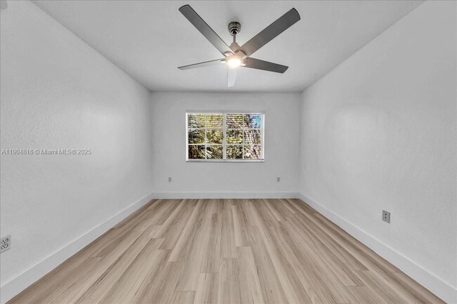 Building Photo - 2516 Centergate Dr