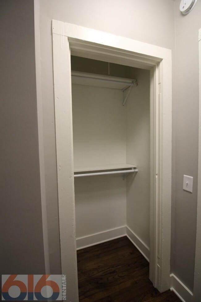 Building Photo - 116 Gold Ave SW