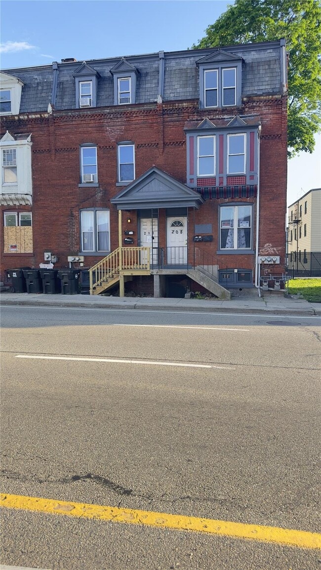 Primary Photo - 208 Church St