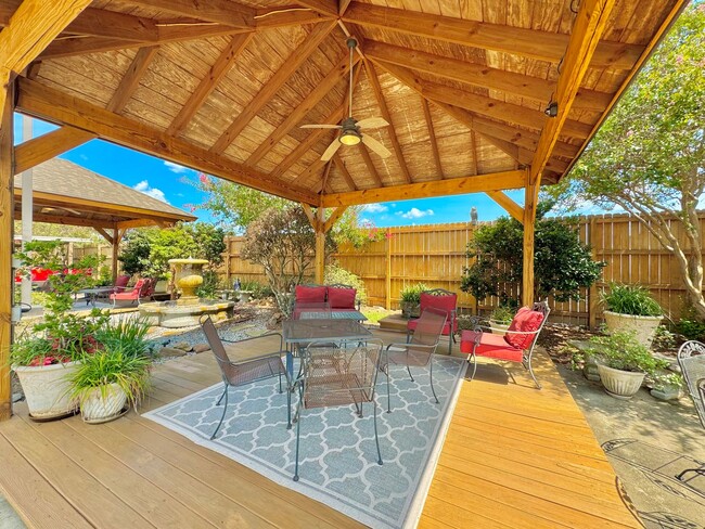 Building Photo - 9413 Burbank Dr