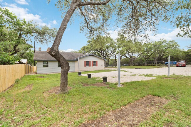 Building Photo - 634 Flatrock Dr