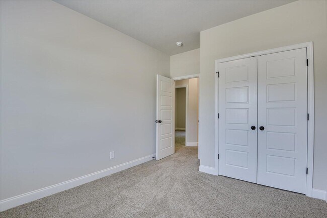 Building Photo - 1232 Gregory Landing Dr