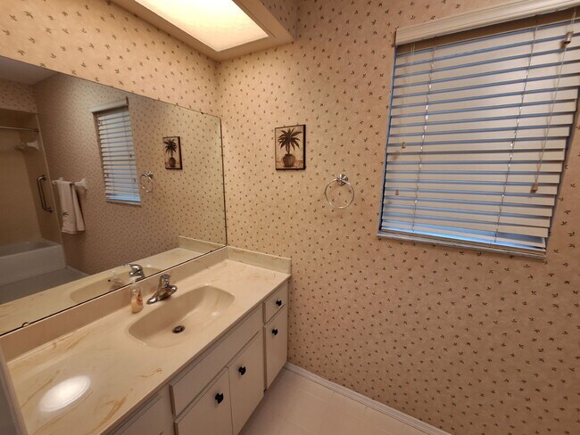 Building Photo - "Charming 2-Bed, 2-Bath Retreat on Monroe ...