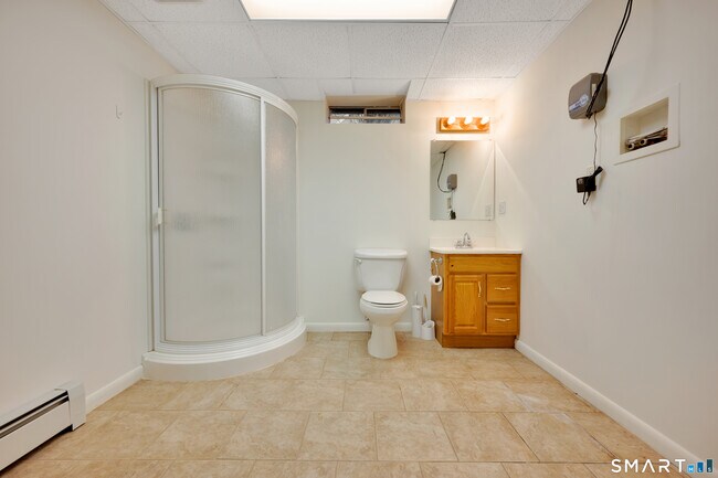 Building Photo - 6 Fennwood Dr