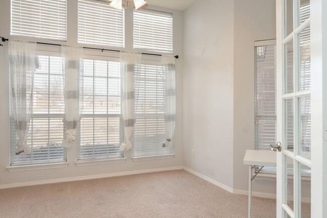 Building Photo - 115 Kenwick Ct