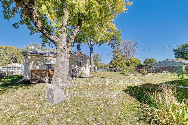 Building Photo - 321 Albany St