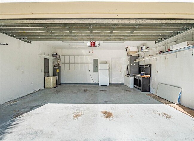 Building Photo - 5836 Pine Ridge Cir