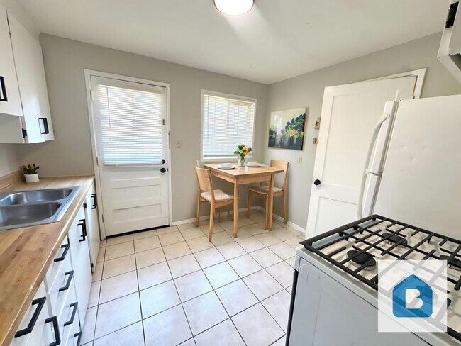 Building Photo - 464-464 Glen View Ct