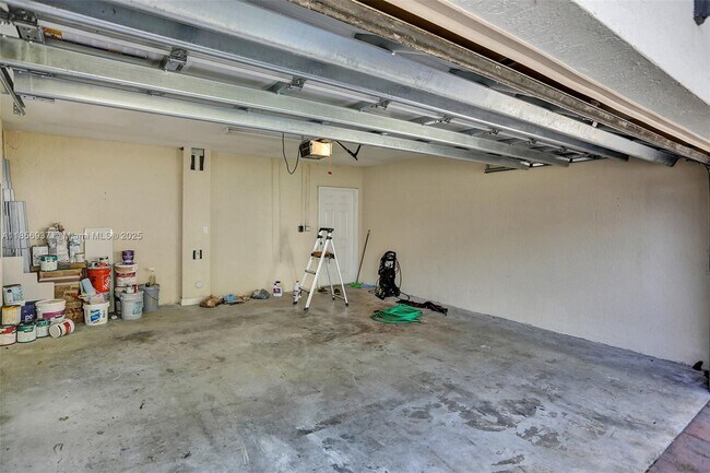 Building Photo - 9500 SW 167th Ave