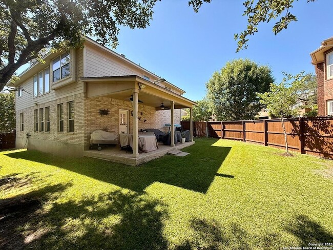 Building Photo - 510 Roble Fino