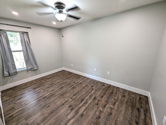 Building Photo - 8717 Sand Pine Dr