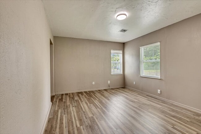 Building Photo - 1536 SW 52nd St