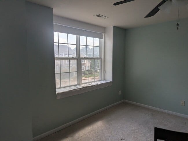 Building Photo - Charming 3-Story Townhome in Shiloh Grove