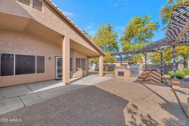 Building Photo - 7715 S 20th Dr