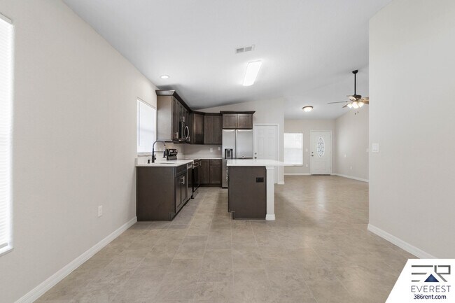 Building Photo - 734 Flora St