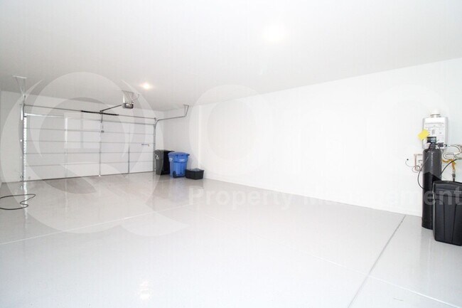 Building Photo - 5976 E Quail Ave