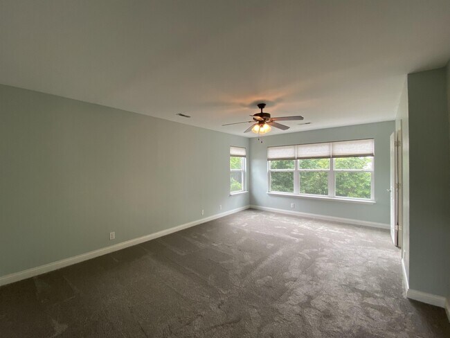 Building Photo - 355 Vineland Pl Dr