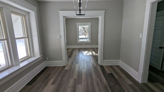 Building Photo - Welcome to this newly renovated, 3-bedroom home located in the heart of Akron