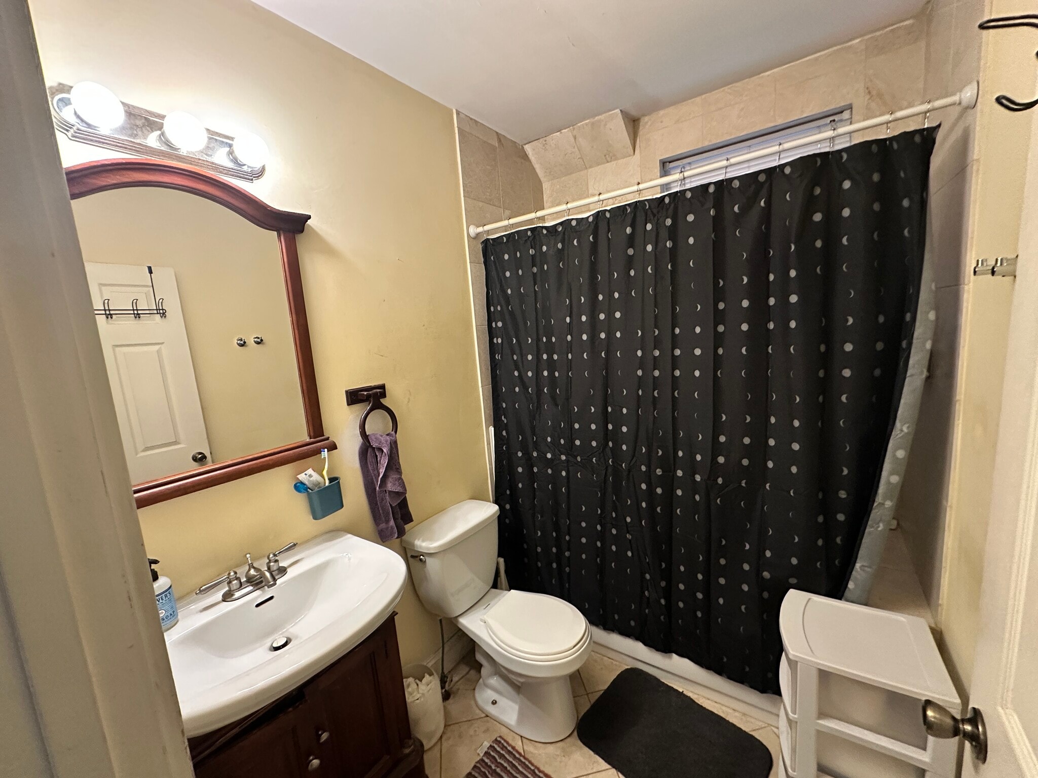 Building Photo - 135 Hillside St