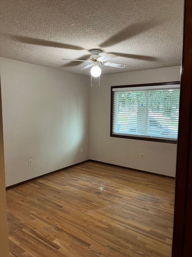 Building Photo - Mid-Mod on Missoula- Single Story!