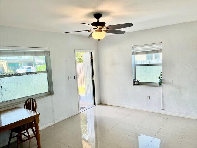Building Photo - 3135 SW 64th Ave