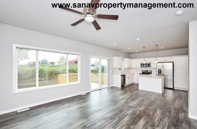 Building Photo - Spacious 3-Bedroom Home with Modern Layout...