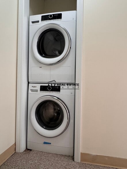 Building Photo - 150 N Beacon St