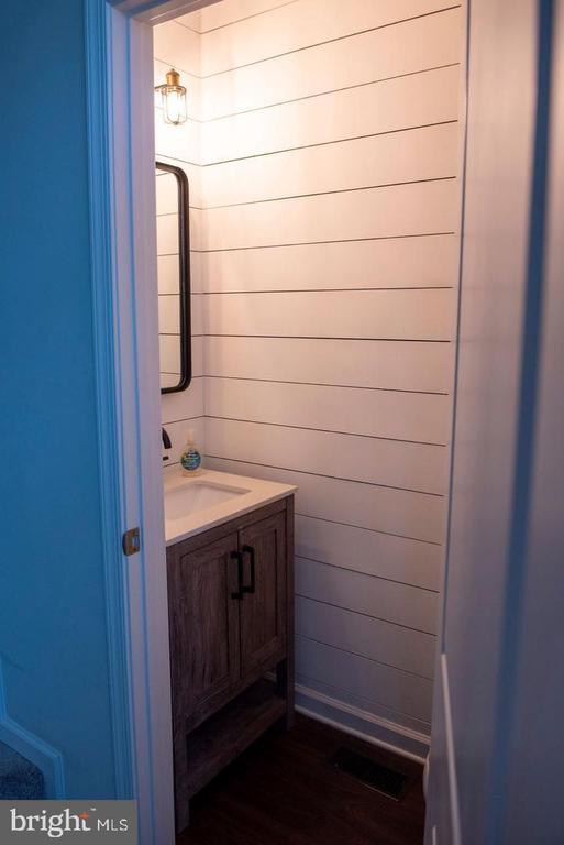 Building Photo - 9816 Cedarmass Cir