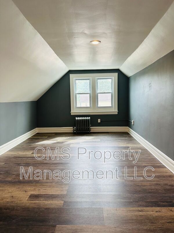 Building Photo - 301 E 9th Ave