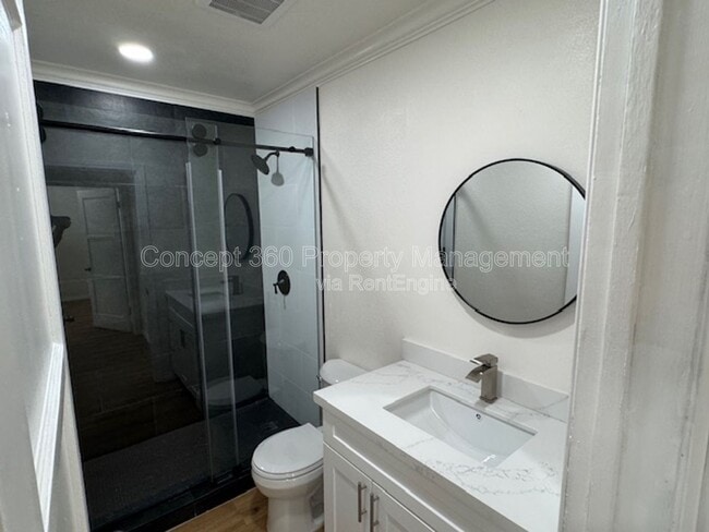 Building Photo - 5762 Cedar Ave