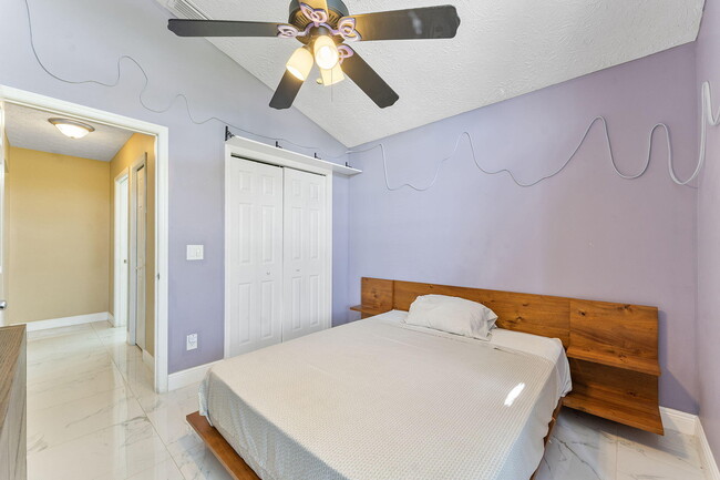 Building Photo - 1622 SW Realty St