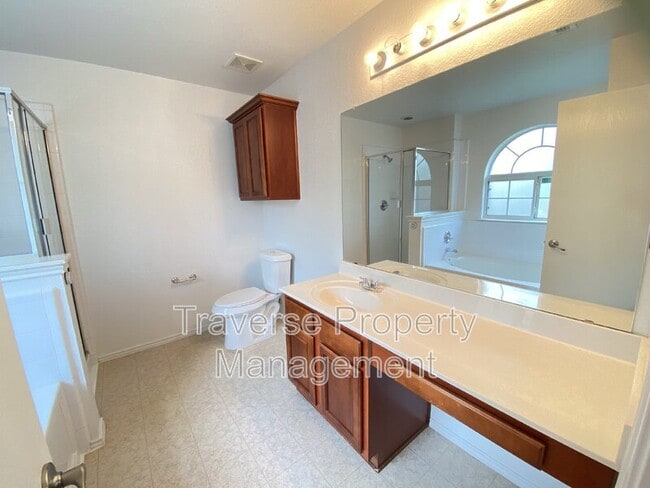 Building Photo - 8016 Meadow View Tr