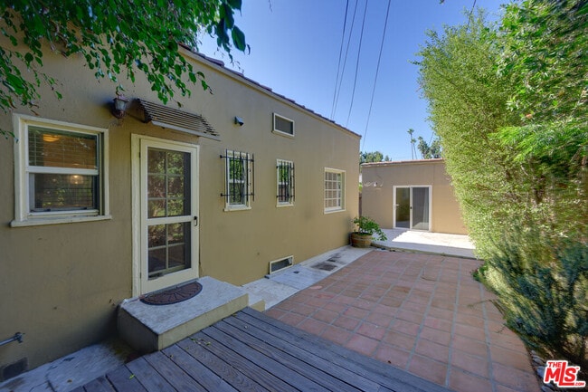 Building Photo - 7465 Hawthorn Ave