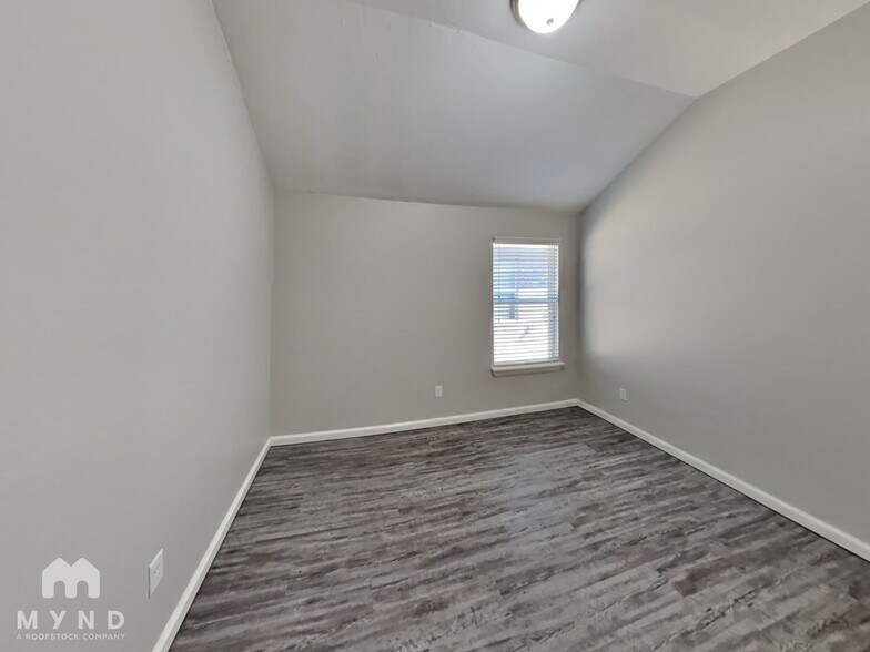 Building Photo - 1019 Merlin Dr