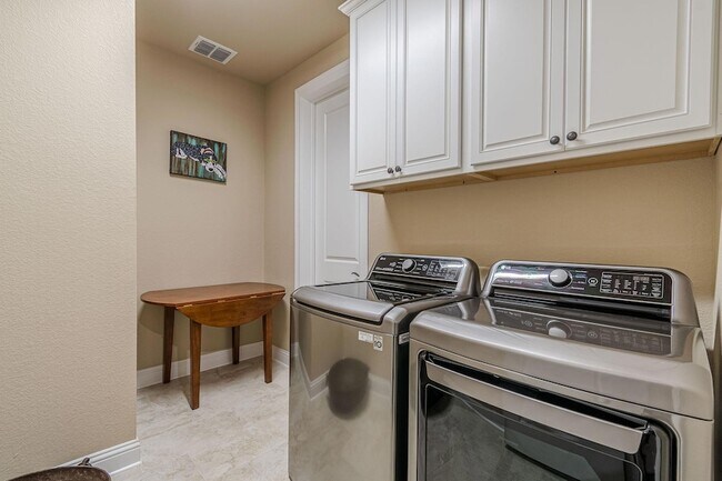 Building Photo - 115 Laughing Pear Cv