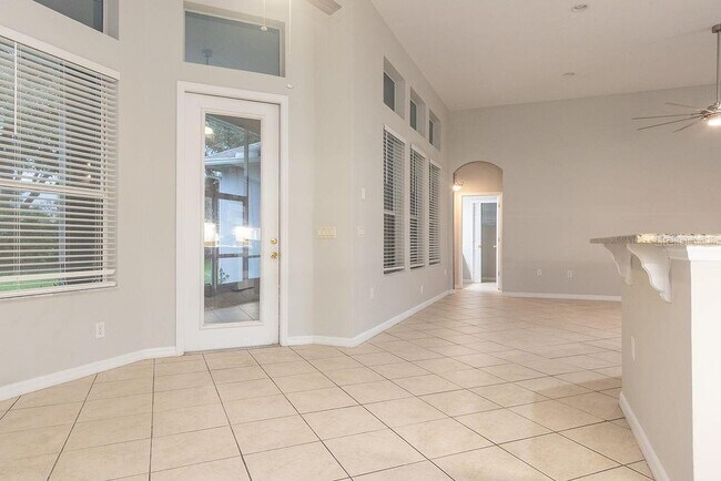 Building Photo - 421 Holly Fern Trl